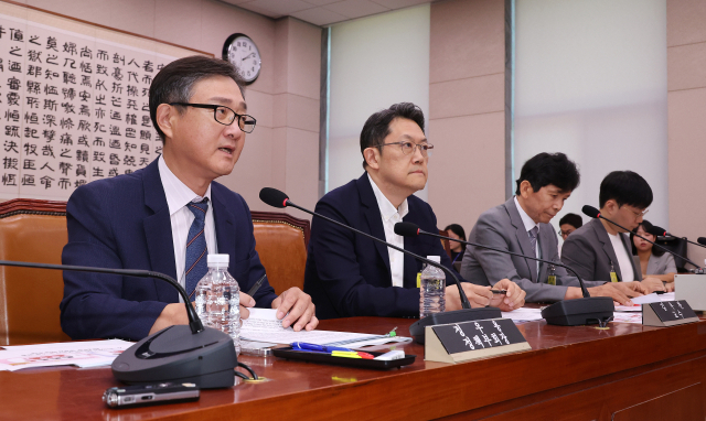 상법 추가 개정을 위한 공청회가 11일 국회 법제사법위원회 법안심사제1소위원회에서 열리고 있다. 정우용(왼쪽부터) 한국상장회사협의회 정책부회장, 김우찬 고려대 교수, 최준선 성균관대 법학전문대학원 명예교수, 윤태준 주주행동플랫폼 액트 소장. 연합뉴스