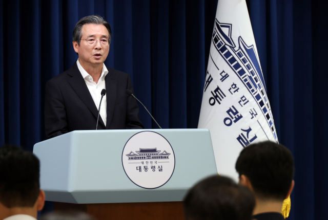 김용범 정책실장이 10일 서울 용산 대통령실 기자회견장에서 RE100 산업단지 관련 브리핑을 하고 있다. 연합뉴스.