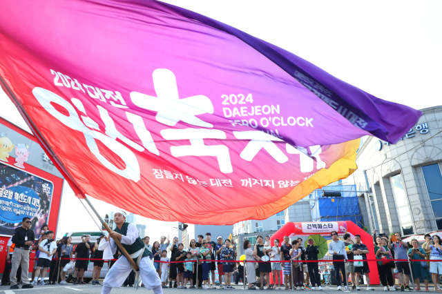 대전시는 다음달 8일부터 16일까지 9일간 원도심 일원에서 ‘2025 대전 0시 축제’를 연다. 사진은 지난해 축제 모습. 사진제공=대전시