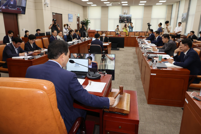 8일 국회 국방위원회 전체회의에서 안규백 국방부 장관 후보자에 대한 인사청문회 실시계획서 채택의 건이 상정되고 있다. 연합뉴스