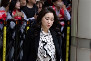 "한 푼도 없이 감옥 들어가"…김계리, 尹 영치금 계좌 공개