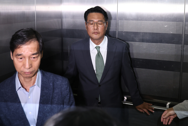 김태효 전 1차장, 순직해병 특검팀 출석 (서울=연합뉴스) 윤동진 기자 = 윤석열 정부 외교라인 핵심 인사인 김태효 전 국가안보실 1차장이 11일 피의자 신분으로 조사를 받기 위해 서울 서초구 순직해병 특검팀 사무실로 향하고 있다. 2025.7.11 mon@yna.co.kr (끝) <저작권자(c) 연합뉴스, 무단 전재-재배포, AI 학습 및 활용 금지>