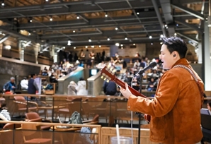 “커피 한 잔 값에 라이브까지” 스타벅스, '별빛 라이브' 전국 확대