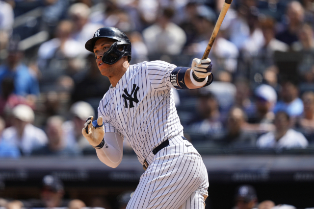 시카코 컵스와의 MLB 홈경기에서 통산 350번째 홈런포를 터뜨린 뉴욕 양키스의 에런 저지. AP연합뉴스