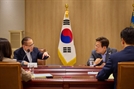 李대통령, 4개국 특사단 파견…EU 윤여준·프랑스 강금실 단장