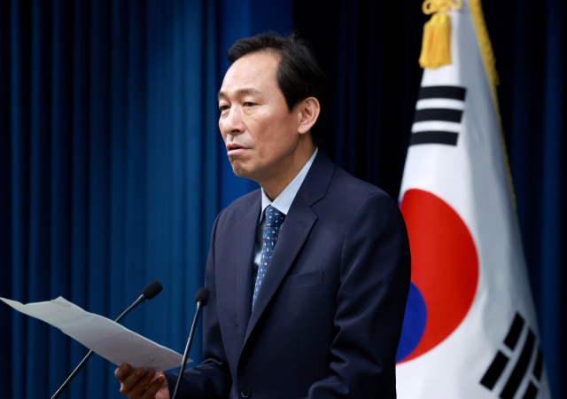 우상호 대통령실 정무수석이 이달 7일 서울 용산 대통령실 청사에서 이재명 대통령과 김민석 국무총리의 주례회동 관련 브리핑을 하고 있다. 연합뉴스