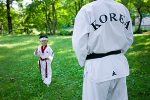 "아들 따끔하게 혼 좀 내달라" 했더니 피멍 들 때까지 때린 태권도 관장, 무슨 일?