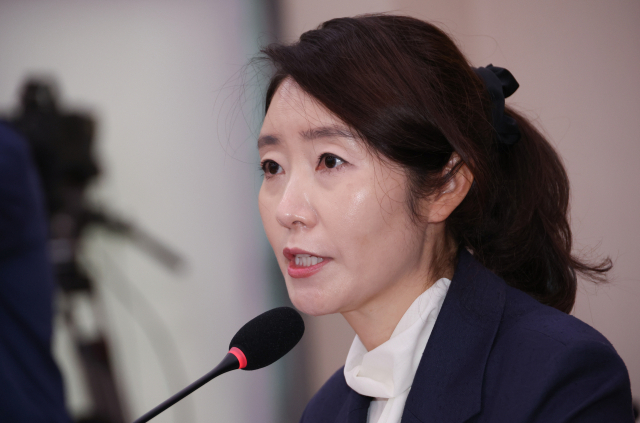 강선우 여성가족부 장관 후보자가 14일 서울 여의도 국회 여성가족위원회에서 열린 인사청문회에서 질문에 답하고 있다. 연합뉴스