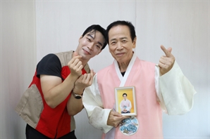 롯데이노베이트, 어르신 청춘을 찍는 AI 사진 봉사 진행