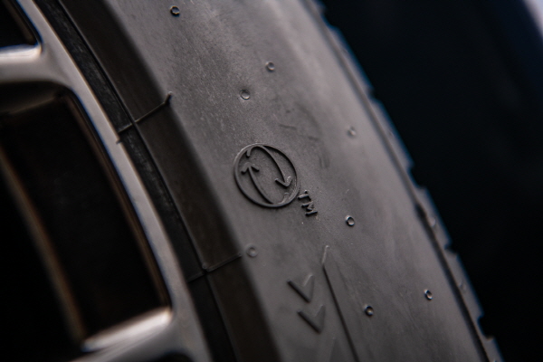 Pirelli_Logo_Bio-Based&RecycledMaterials