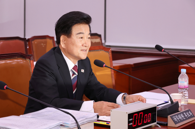 정동영 통일부 장관 후보자가 14일 국회 외교통일위원회에서 열린 인사청문회에 출석해 의원들의 질의에 답변하고 있다. 연합뉴스
