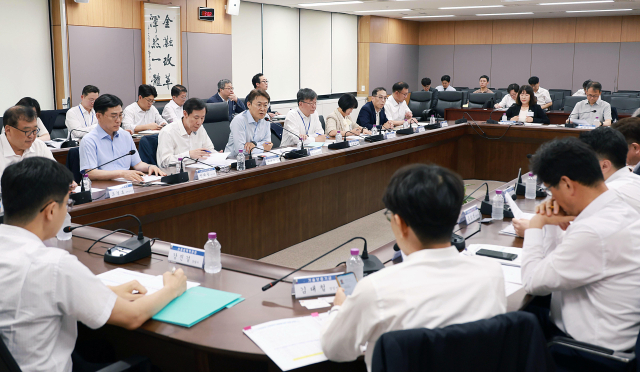 권대영 금융위원회 사무처장이 14일 정부서울청사에서 새출발기금 유관 기관 관계자들과 연 ‘새출발기금 협약 기관 간담회’에서 발언하고 있다. 사진 제공=금융위