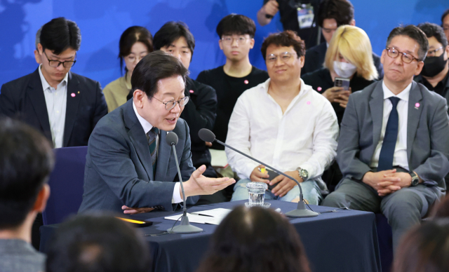이재명 대통령이 4일 대전컨벤션센터에서 타운홀 미팅 형식으로 열린 '국민소통 행보 2탄, 충청의 마음을 듣다'에서 발언하고 있다. 연합뉴스