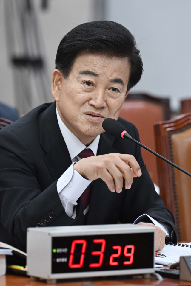 정동영 통일부 장관 후보자가 14일 서울 여의도 국회에서 열린 외교통일위원회의 인사청문회에서 의원 질의에 답변하고 있다. 조태형 기자 2025.07.14