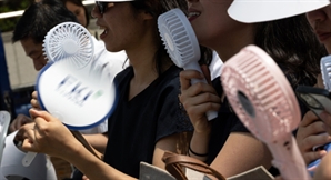 "손풍기보다 많이 팔렸다"…역대급 폭염에 편의점서 매출 900% 뛴 '이것'