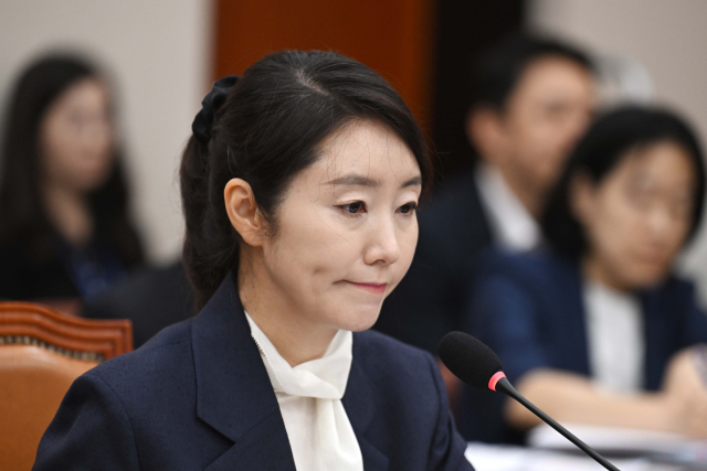 강선우 여성가족부 장관 후보자가 14일 서울 여의도 국회에서 열린 국회 여성가족위원회 인사청문회에서 의원 질의에 답변하던 중 생각에 잠겨 있다. 조태형 기자
