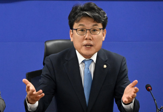 與 진성준 "상법 보완 조속 추진…소액주주 희생 안돼"
