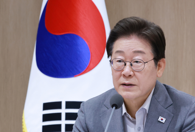 李대통령 "공공일자리 최저임금 아닌 적정임금 지급 검토"