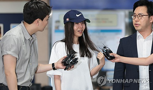 민희진(가운데) 전 어도어 대표. 연합뉴스