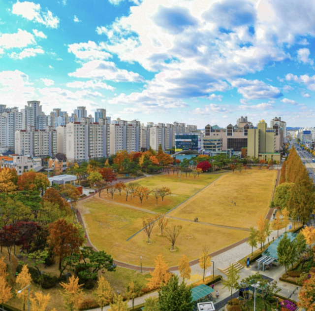 맨발걷기 산책로 조성과 함께 정비사업이 펼쳐질 대전 중구 서대전광장. 사진제공=대전 중구