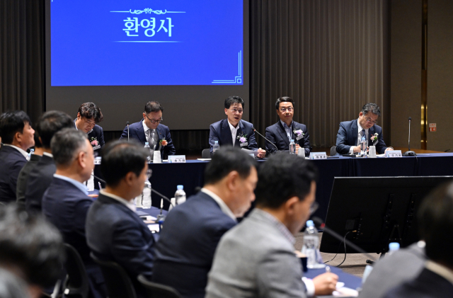 강태영 NH농협은행장이 15일 오후 서울 마포구 중소기업중앙회 DMC타워에서 열린 지역 소기업, 소상공인 금융지원 협약보증 업무협약에 참석해 환영사를 하고 있다. 조태형 기자 2025.07.15