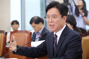 “천안함 피격, 이듬해” vs “이희호·현정은도 조문”…고용 장관 후보 ‘방북 공방’