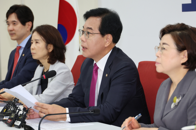 송언석 국민의힘 비대위원장 겸 원내대표가 16일 서울 여의도 국회에서 기자간담회를 열고 발언하고 있다. 연합뉴스