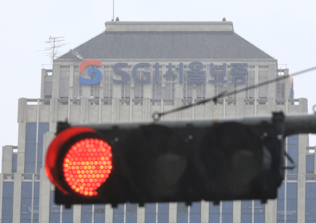 랜섬웨어 공격으로 사흘째 전산망 마비가 이어지고 있는 SGI서울보증의 16일 서울 종로구 본사 모습. 연합뉴스