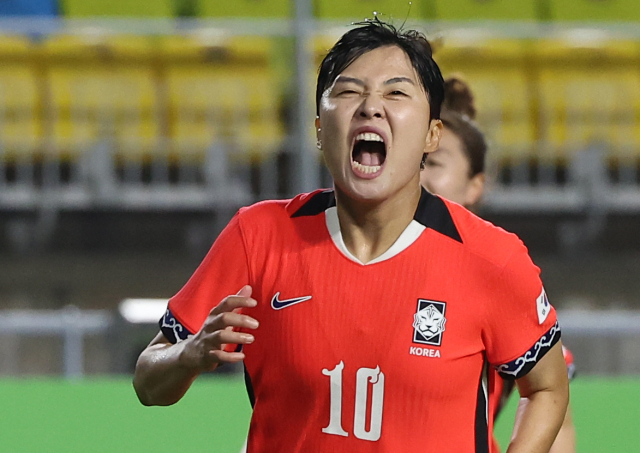 16일 수원월드컵경기장에서 열린 2025 동아시아축구연맹(EAFF) E-1 챔피언십(동아시안컵) 여자부 대한민국과 대만 경기에서 지소연이 페널티킥을 성공 시킨 후 기뻐하고 있다. 연합뉴스