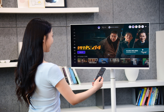 SK브로드밴드가 이동식 TV 전용 IPTV 서비스 ‘비티비(Btv) 무빙’을 출시했다고 17일 밝혔다. 사진 제공=SK브로드밴드