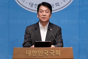 “尹 사라지니 이젠 ‘친길계’ 판 친다”…안철수 작심 비판에 한동훈·김용태도 가세