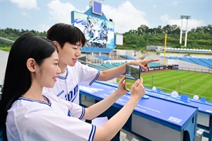 삼성전자, 프로야구장에서 '폴드7·플립7' 알린다