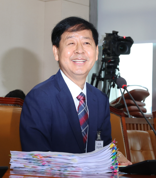 구윤철 경제부총리 겸 기획재정부 장관 후보자가 17일 국회 기획재정위원회에서 열린 인사청문회에 출석해 밝은 표정을 하고 있다. 연합뉴스.