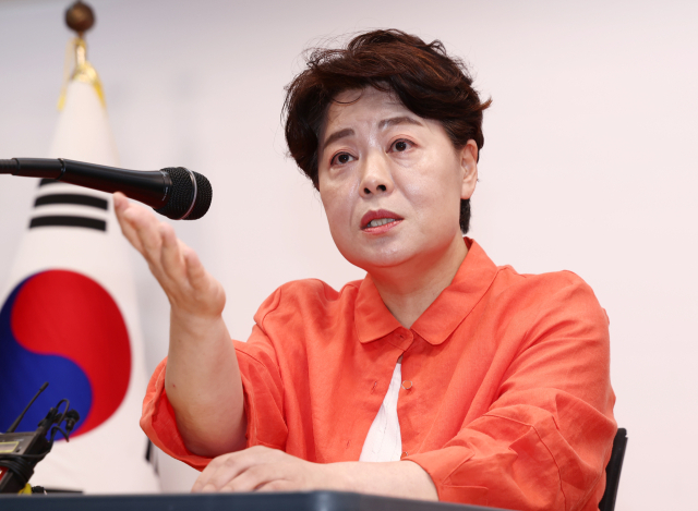 윤희숙 국민의힘 혁신위원장이 16일 서울 여의도 중앙당사에서 현안 관련 기자간담회를 하고 있다. 뉴스1