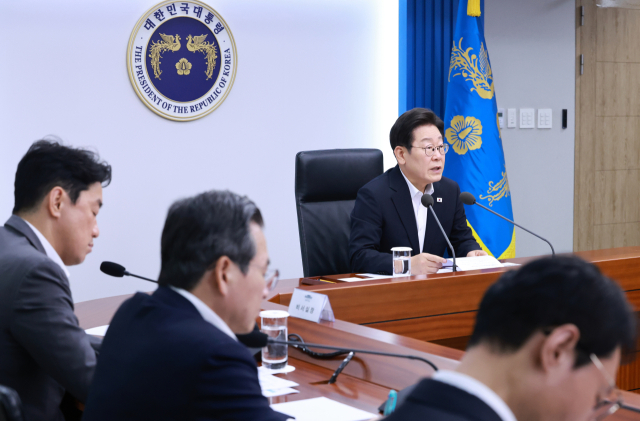 이재명 대통령이 17일 서울 용산 대통령실 청사에서 열린 4차 수석·보좌관 회의에서 발언하고 있다. 연합뉴스