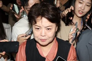 지도부 마주한 윤희숙 "혁신안 반응? 다구리였다"