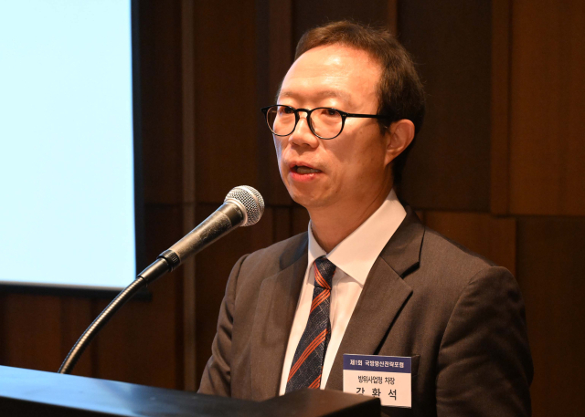 강환석 방위사업청 차장이 17일 서울 중구 신라호텔 영빈관에서 열린 제1회 국방방산전략포럼에서 기조강연을 하고 있다. 권욱 기자 20257.17