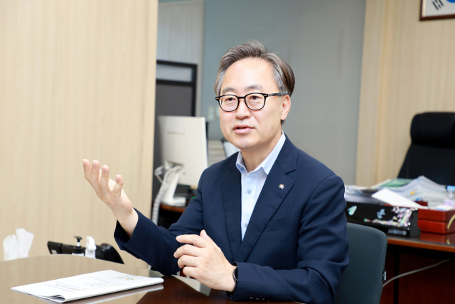 유성훈 금천구청장이 17일 서울경제신문과 만나 인터뷰를 진행하고 있다. 사진제공=금천구