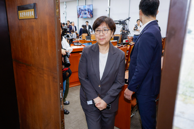 정은경 보건복지부 장관 후보자가 18일 오전 서울 여의도 국회 보건복지위원회에서 인사청문회 정회 후 이석하고 있다. 2025.7.18/뉴스1