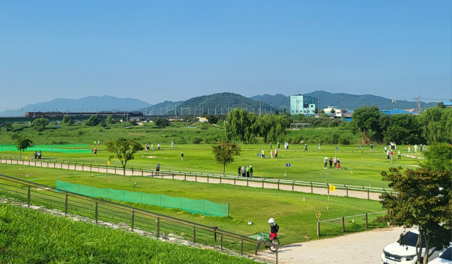 무한천파크골프장 전경. 예산군 제공