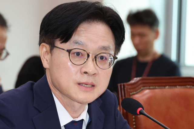 김정관 산업통상자원부 장관 후보자가 17일 국회 산업통상자원중소벤처기업위원회에서 열린 인사청문회에서 위원 질의에 답하고 있다. 연합뉴스
