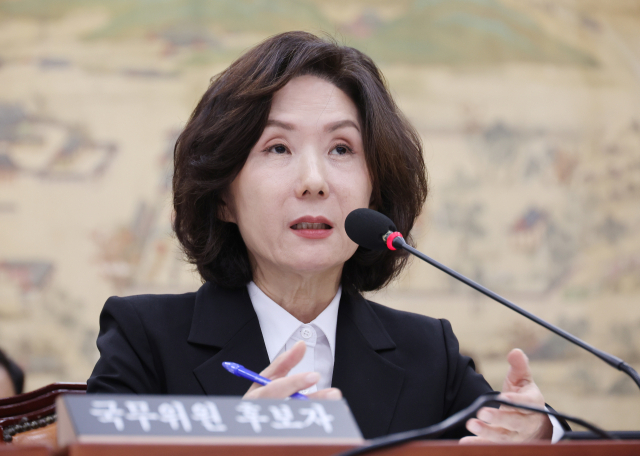 이진숙 사회부총리 겸 교육부 장관 후보자가 16일 서울 여의도 국회 교육위원회에서 열린 인사청문회에서 의원 질의에 답변하고 있다. 연합뉴스