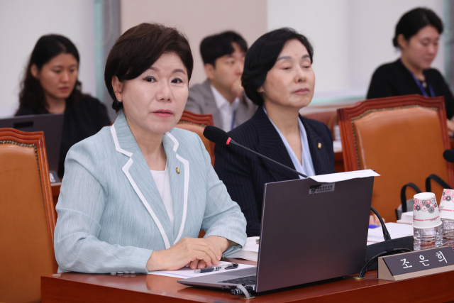 국회 여성가족위원회 조은희 국민의힘 간사가 이달 4일 오전 서울 여의도 국회에서 열린 제426회국회(임시회) 제2차 전체회의에서 국무위원후보자(여성가족부장관 강선우) 인사청문회 증인 채택 관련 의사진행 발언을 하고 있다. 뉴스1