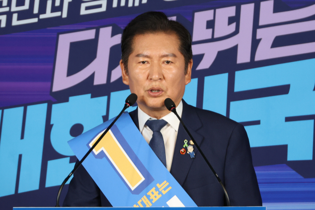 정청래 더불어민주당 대표 후보가 20일 서울 여의도 당사에서 열린 8·2 전당대회 순회 경선 영남권 합동 연설회에서 정견 발표를 하고 있다. 연합뉴스