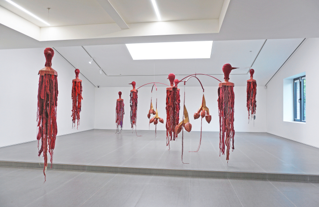 조재영, 붉은 새들의 의례(The Ritual of the Red Birds, 2025) /자료제공=우손갤러리