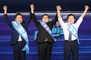 앞서가는 '싸우는 당대표' 정청래…충청·영남서 63%로 압승