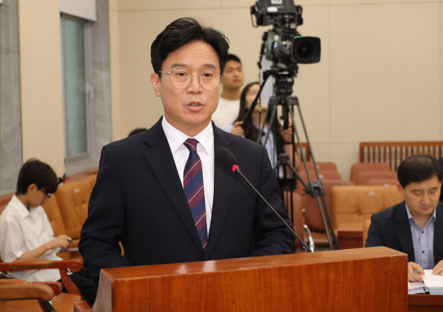 김영훈 고용노동부 장관 후보자가 16일 서울 여의도 국회 환경노동위원회에서 열린 인사청문회에서 발언하고 있다. 연합뉴스