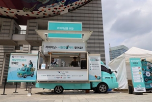 커피트럭 부르고 휴가 장려하고…물류업계, 혹서기 택배기사 건강관리 나섰다
