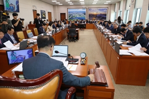 화물차 안전운임제 3년 연장법, 국회 국토위 통과