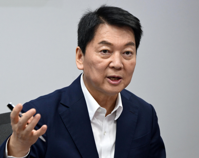 안철수 국민의힘 의원이 서울 여의도 국회 의원회관에서 서울경제신문과 인터뷰하고 있다. 성형주 기자